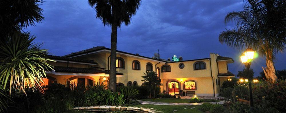 Borgo Montello La Locanda Del Cavaliere מראה חיצוני תמונה