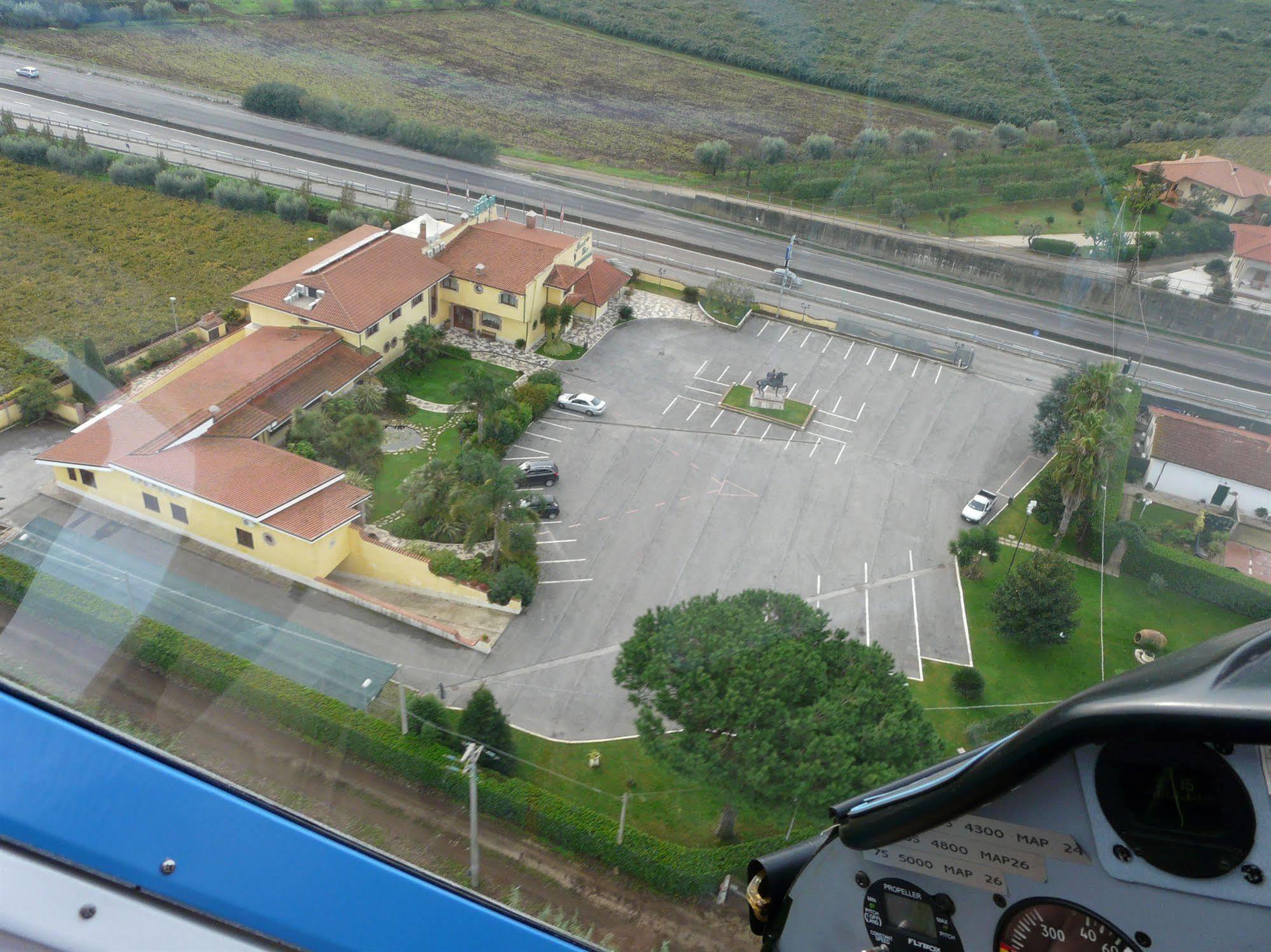 Borgo Montello La Locanda Del Cavaliere מראה חיצוני תמונה