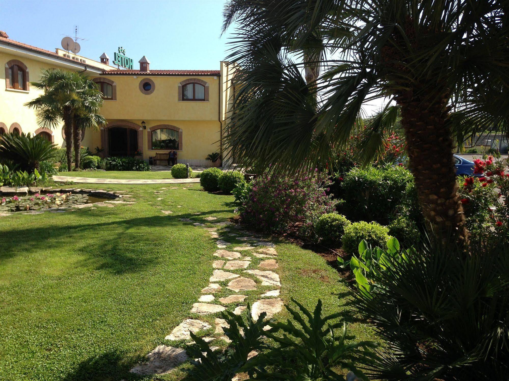 Borgo Montello La Locanda Del Cavaliere מראה חיצוני תמונה